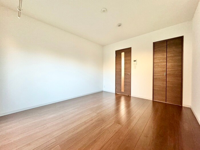 フィアスコート羽衣の物件内観写真