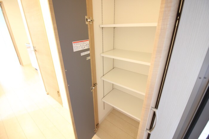 フィアスコート羽衣の物件内観写真