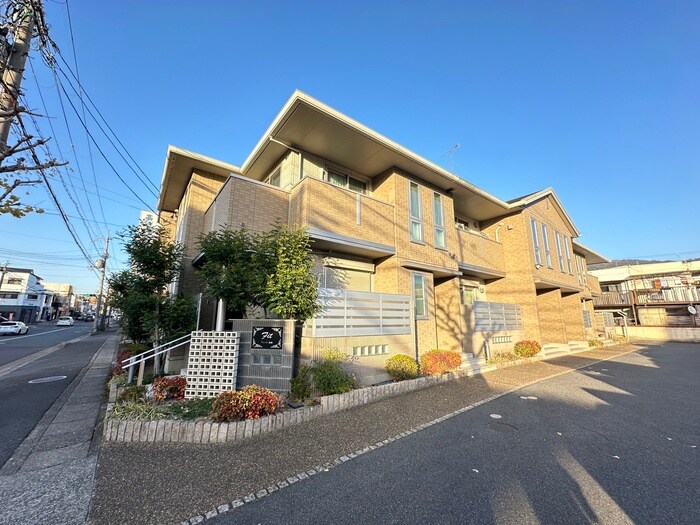 フィット勧修の物件外観写真