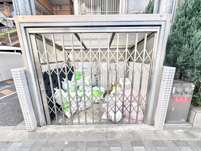 ルミエール八尾駅前の物件外観写真