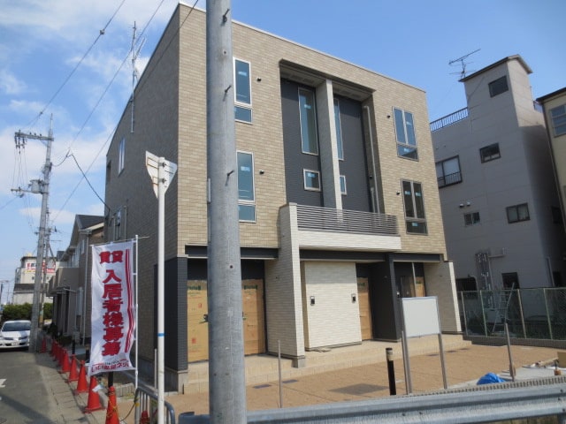 プレウスの物件外観写真