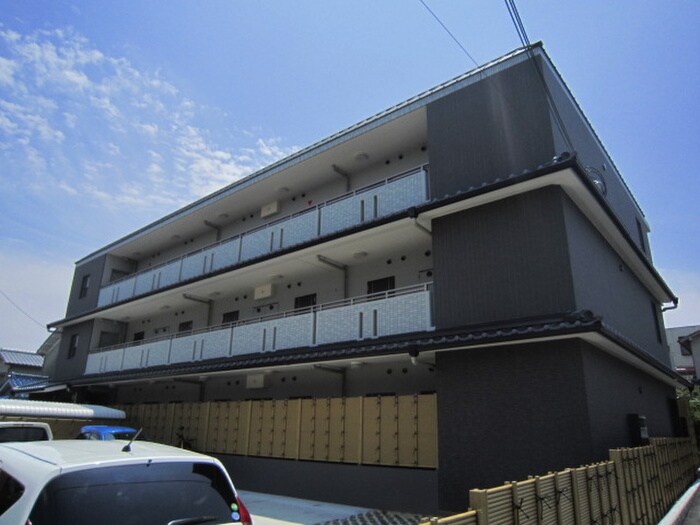 メゾンデラプラスの物件外観写真