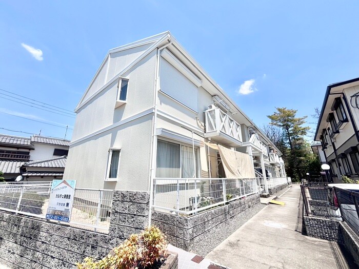 カルチェ東香里の物件外観写真