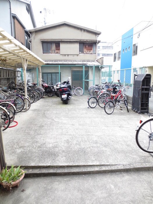 大下マンションの物件外観写真