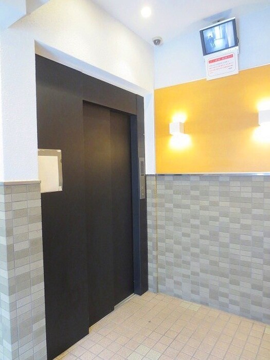 リヴァ－シャロウ西三荘の物件外観写真