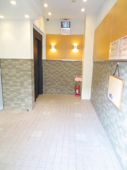 リヴァ－シャロウ西三荘の物件外観写真