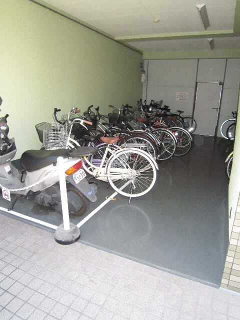 リヴァ－シャロウ西三荘の物件外観写真