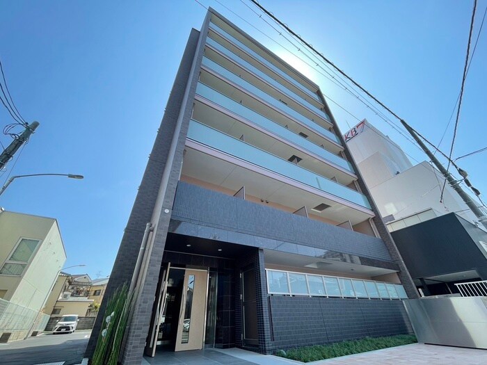 ローブコート六地蔵駅前の物件外観写真