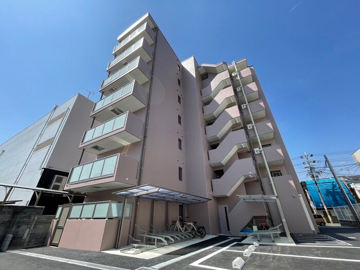 ローブコート六地蔵駅前の物件外観写真