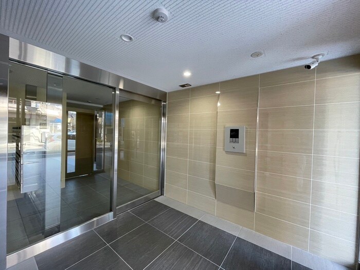 ローブコート六地蔵駅前の物件外観写真