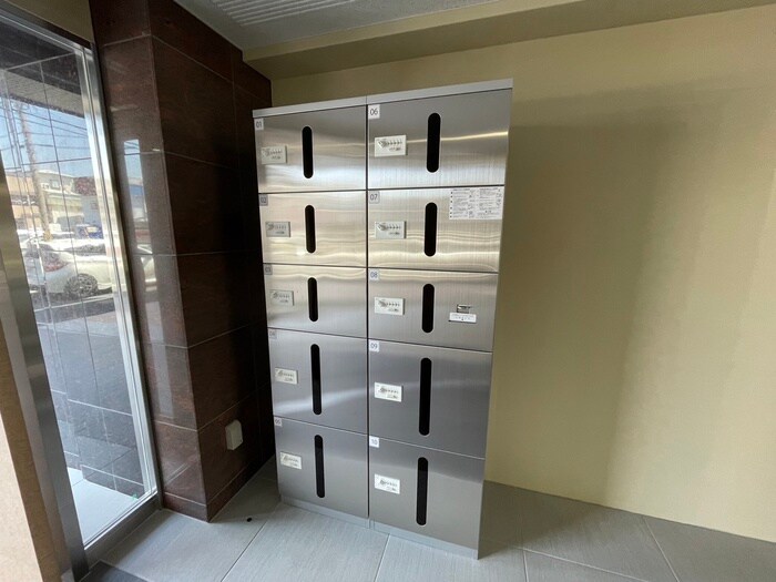 ローブコート六地蔵駅前の物件外観写真