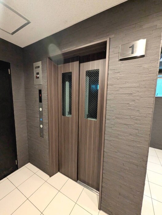 AVANZARE弁天の物件外観写真