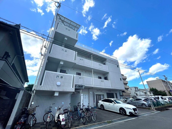 ＳＱＵＡＲＥ　ＣＯＵＲＴの物件外観写真