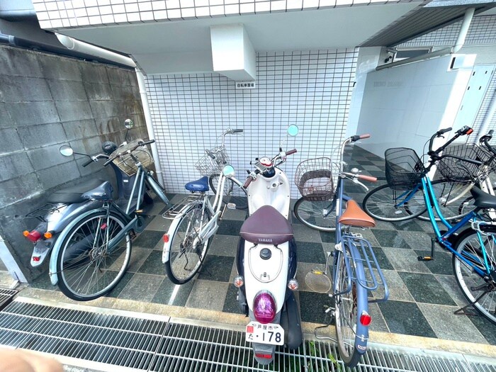 ＳＱＵＡＲＥ　ＣＯＵＲＴの物件外観写真