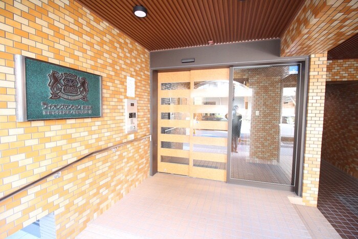 ﾗｲｵﾝｽﾞﾏﾝｼｮﾝ御池通(902)の物件外観写真