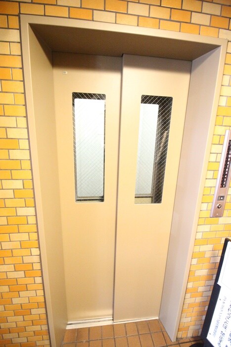 ﾗｲｵﾝｽﾞﾏﾝｼｮﾝ御池通(902)の物件外観写真