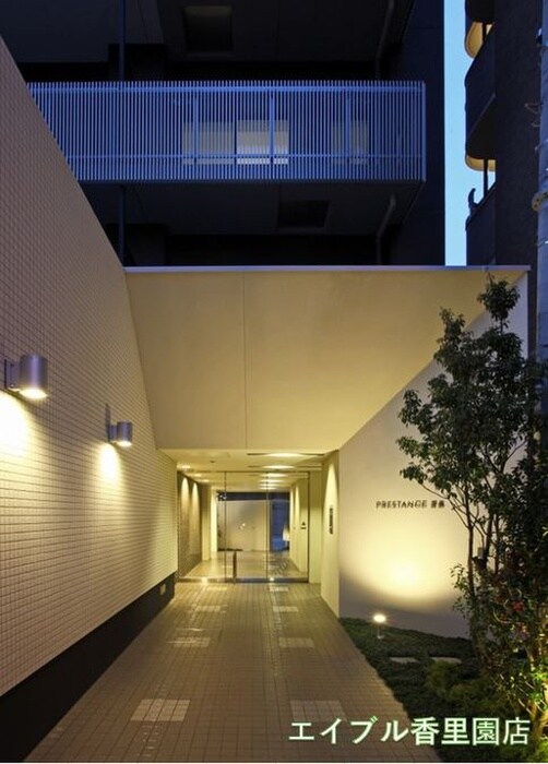 ＰＲＥＳＴＡＮＣＥ香里の物件外観写真