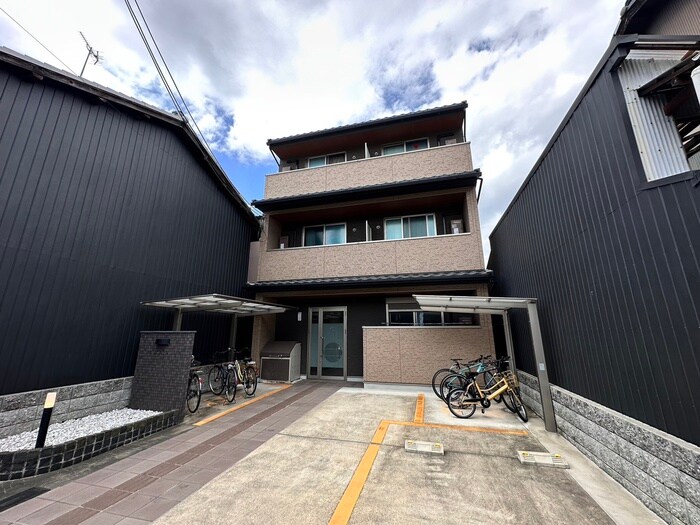 アパートメント二条城の物件外観写真