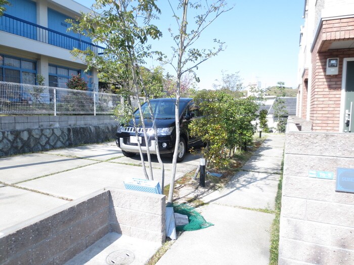 サンシャインコ－トの物件外観写真