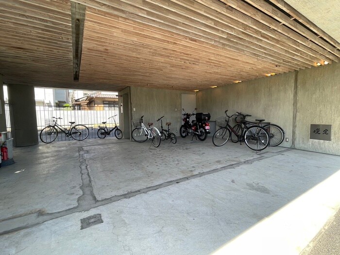 シャルル泉大津の物件外観写真