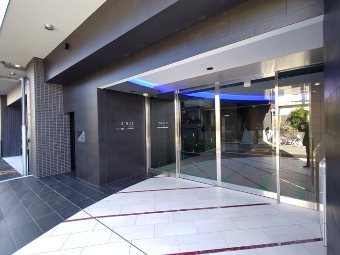 セレニテ江坂エクラの物件外観写真