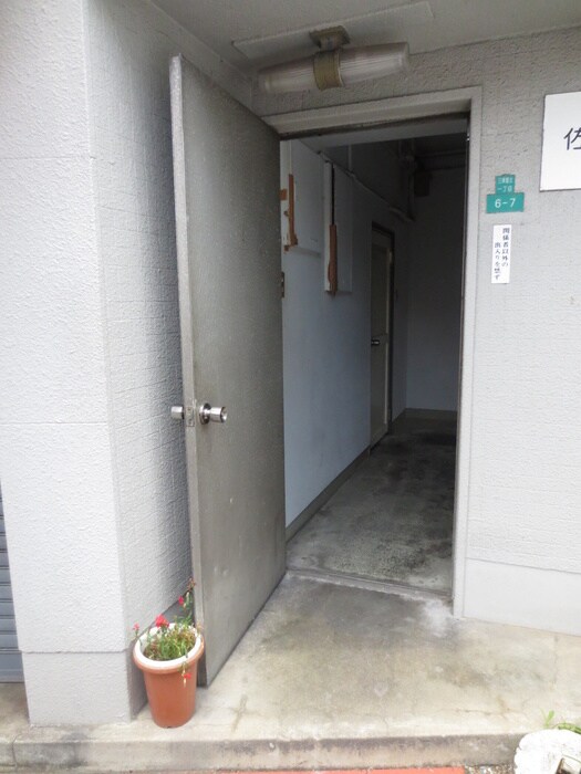 岩本マンションの物件外観写真