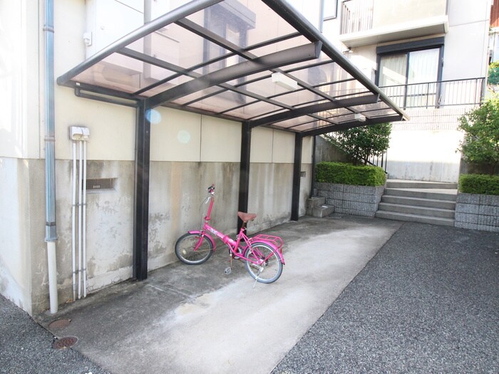 グリ－ンフォ－レスＡ棟の物件外観写真