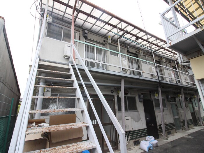 スリーコーポの物件外観写真