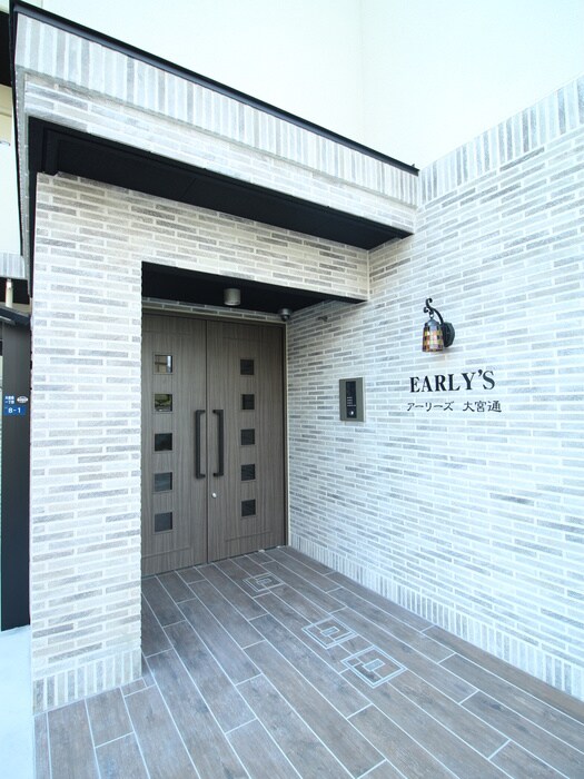 アーリーズ大宮通の物件外観写真