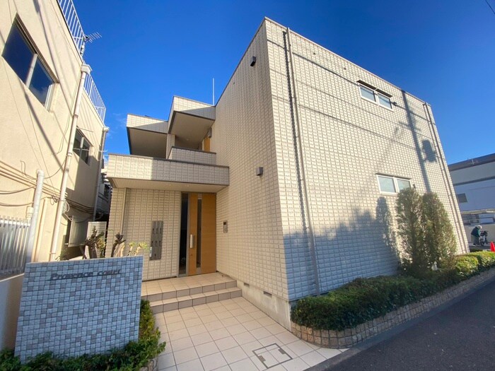 プロヴァンスコートの物件外観写真