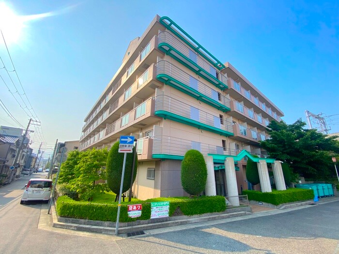 ユニテソリステ津門川の物件外観写真