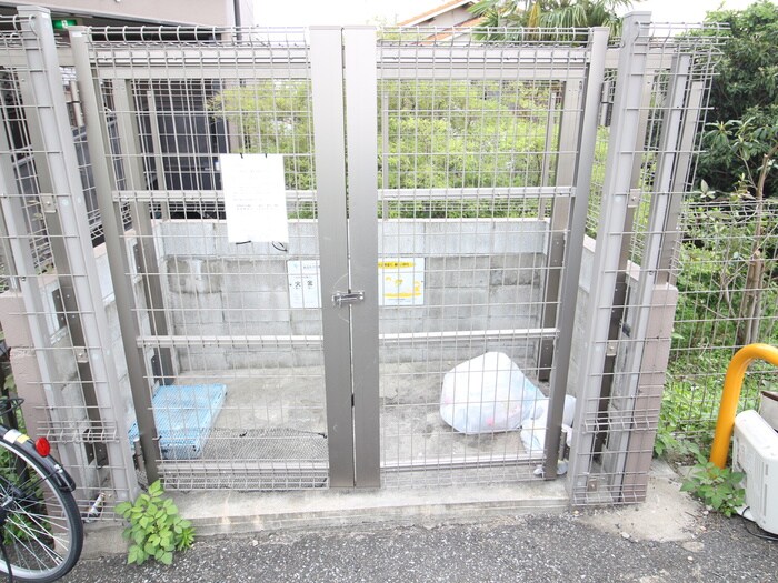 ロイヤル伊丹の物件外観写真