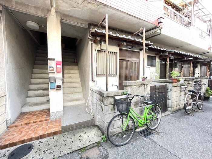 小路ハウス右棟の物件外観写真