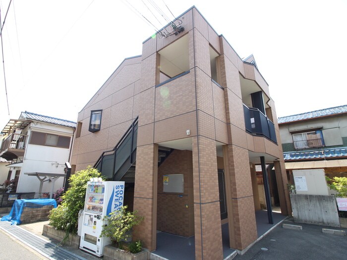 メゾン　ラ・フィ－ネの物件外観写真