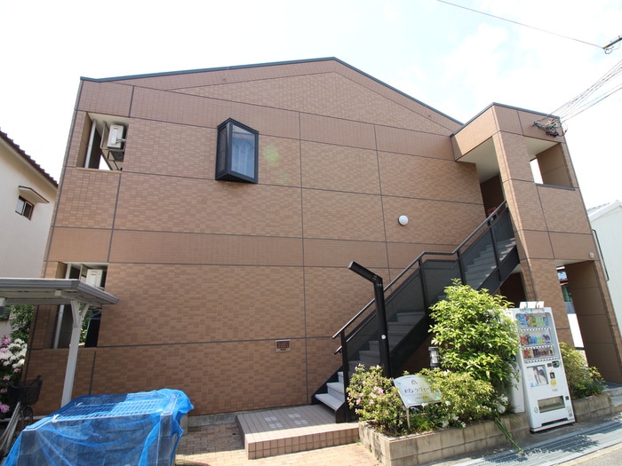 メゾン　ラ・フィ－ネの物件外観写真