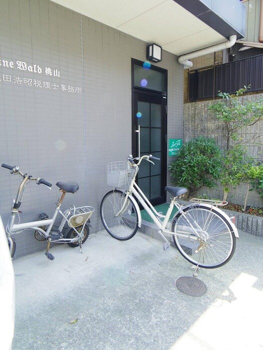 グリュ－ネバルト桃山の物件外観写真