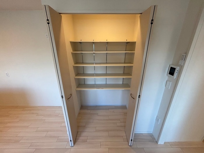 フロンティアの物件内観写真