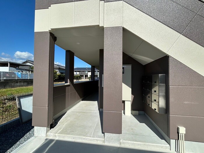 フロンティアの物件外観写真