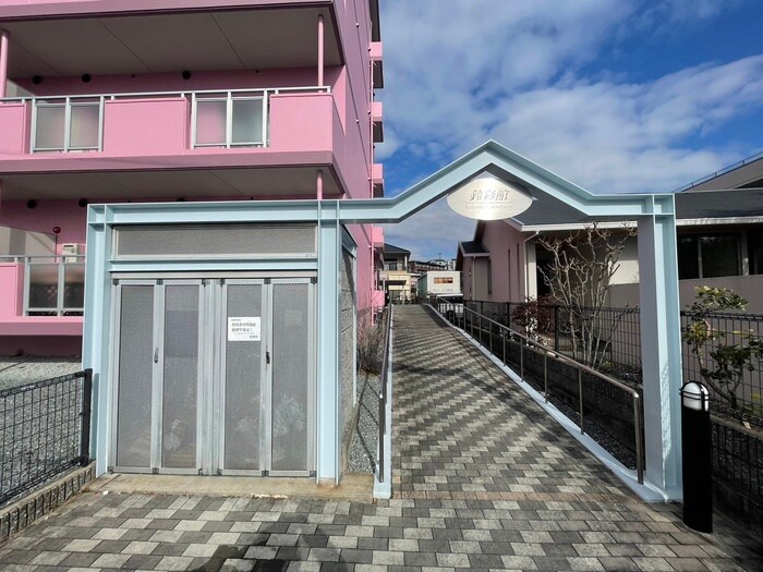 鈴彩館の物件外観写真