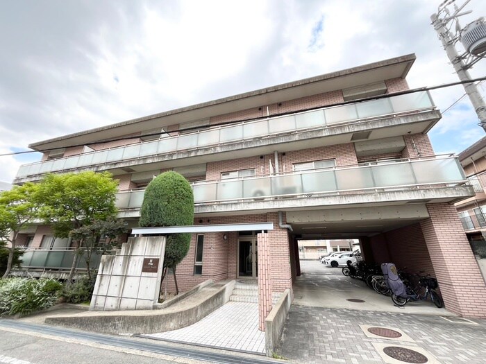 クローバー・サウス江坂の物件外観写真