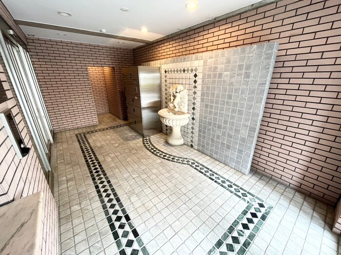 クローバー・サウス江坂の物件外観写真