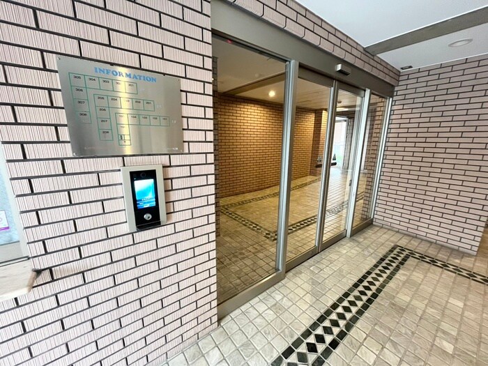 クローバー・サウス江坂の物件外観写真