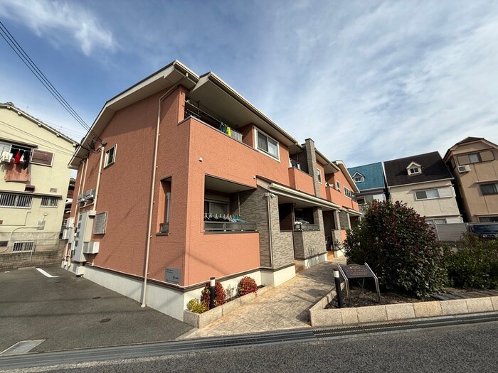 カーサ　エレガンツァの物件外観写真