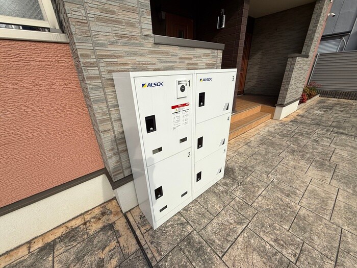 カーサ　エレガンツァの物件外観写真