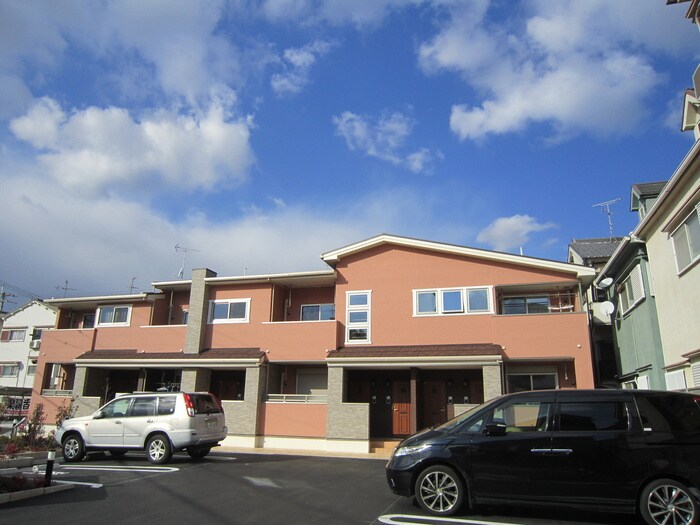 カーサ　エレガンツァの物件外観写真