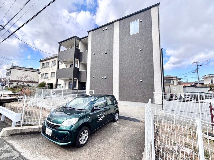 アッサンブレの物件外観写真