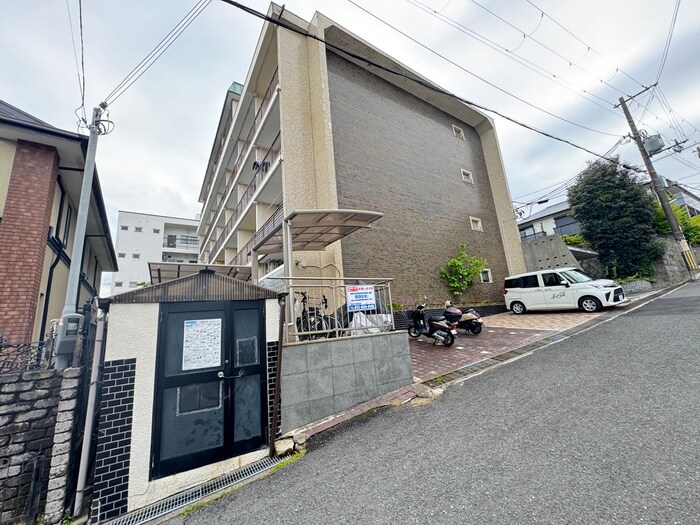 富貴苑（千里山）の物件外観写真