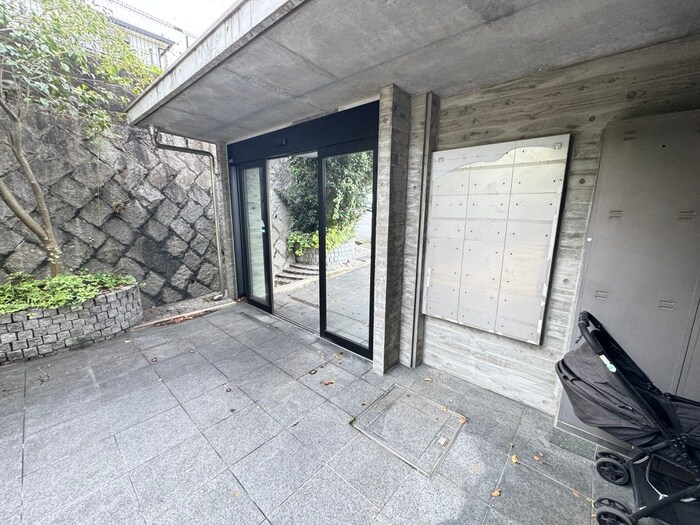 富貴苑（千里山）の物件外観写真