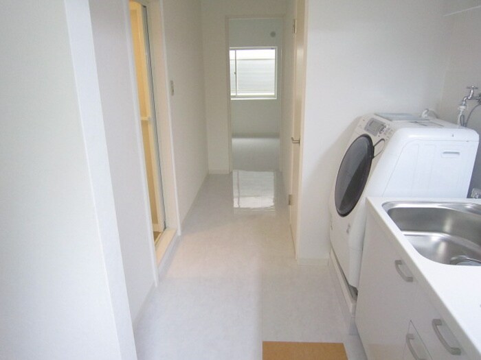 ロイヤルハイツ緑地公園の物件内観写真