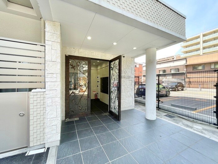 U-ro鶴橋駅前の物件外観写真